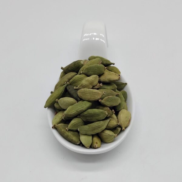 especias cardamomo verde grano